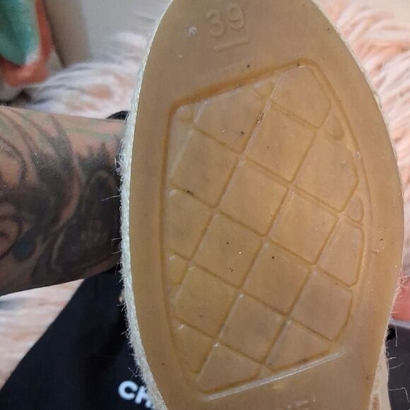 NWB CHANEL Tan and Black Lambskin Espadrilles Size 39 - Picture 4 of 12